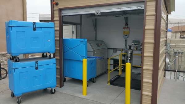 Trockeneiscontainers und der Trockeneis-Pelletizer P28