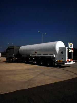 Transportable CO₂ tank for flexible CO₂ delivery