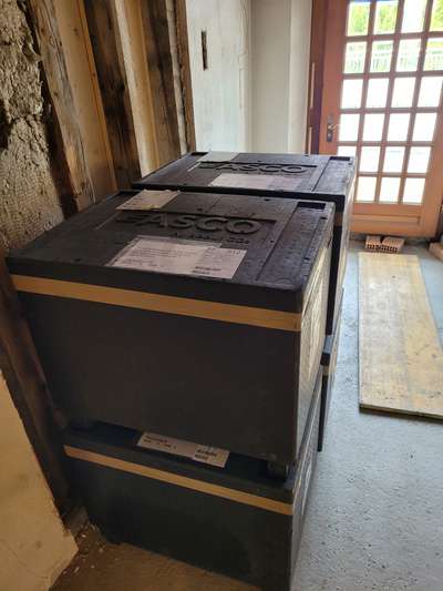 Frisch produziertes ASCO Trockeneis in Boxen bereit für den Einsatz